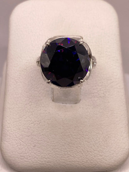 Anillo de Plata 925 con Zirconia Morada — detalle de acabado