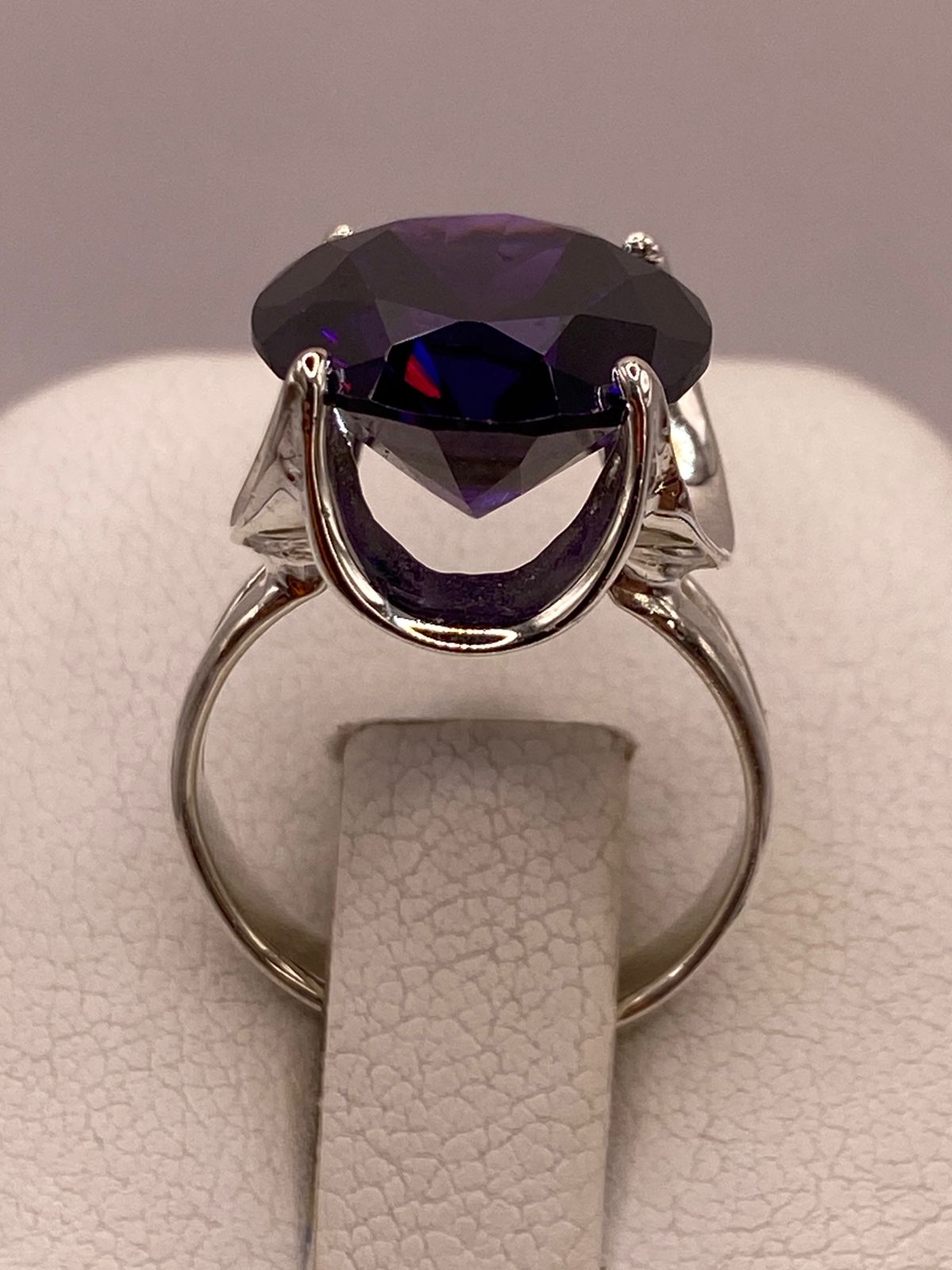 Anillo de Plata 925 con Zirconia Morada, vista superior