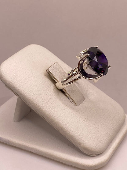 Anillo de Plata 925 con Zirconia Morada, vista lateral