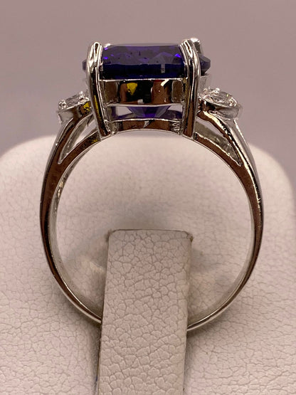 Anillo de Plata 925 con Zirconia Morada y Zirconias Blancas, vista superior