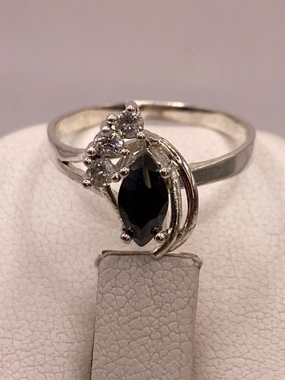 Anillo de Plata 925 con Zirconia Negra Corte Marquesa, sello de autenticidad Plata Ley .925