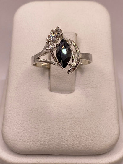 Anillo de Plata 925 con Zirconia Negra Corte Marquesa, vista superior