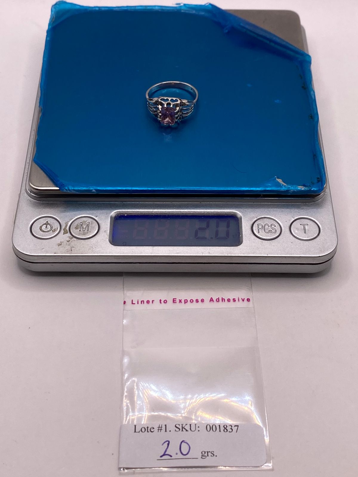 Anillo de Plata 925 con Zirconia Rosa Facetada, Diseño Elegante con Corazones, peso en gramos (báscula)