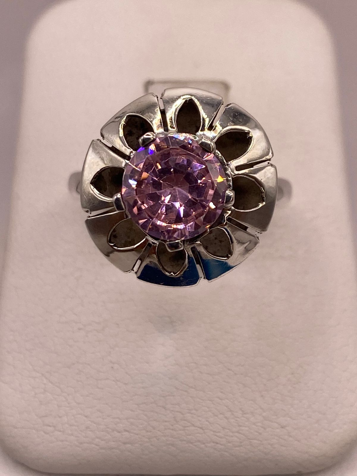 Anillo de Plata 925 con Zirconia Rosa Facetada, Diseño Floral Hecho, vista superior
