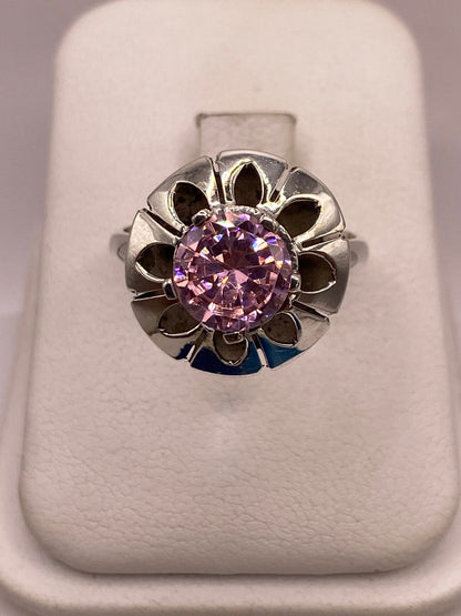 Anillo de Plata 925 con Zirconia Rosa Facetada, Diseño Floral Hecho — detalle de acabado