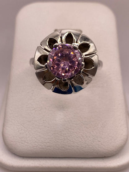 Anillo de Plata 925 con Zirconia Rosa Facetada, Diseño Floral Hecho, vista de detalle