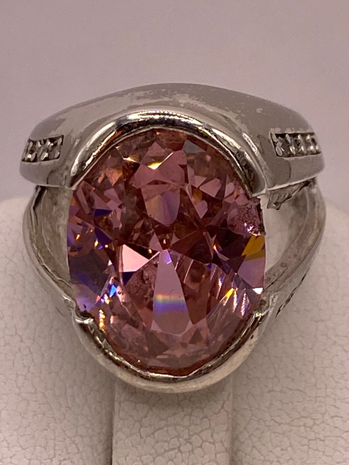 Anillo de Plata 925 con Zirconia Rosa Ovalada, sello de autenticidad Plata Ley .925
