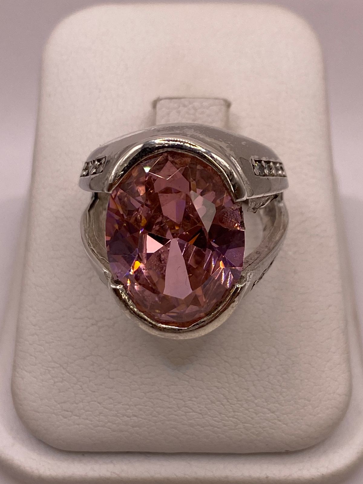 Anillo de Plata 925 con Zirconia Rosa Ovalada — vista lateral