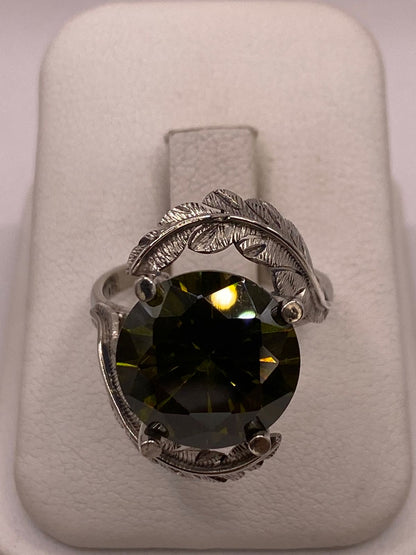 Anillo de Plata 925 con Zirconia Verde Olivo y Diseño de Hojas, vista posterior