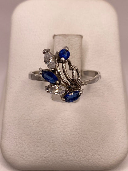 Anillo de Plata 925 con Zirconias Azules y Blancas, Diseño Floral Abstracto, vista frontal