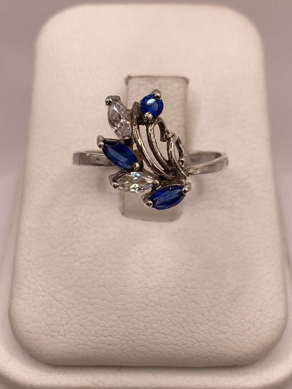 Anillo de Plata 925 con Zirconias Azules y Blancas, Diseño Floral Abstracto, vista superior