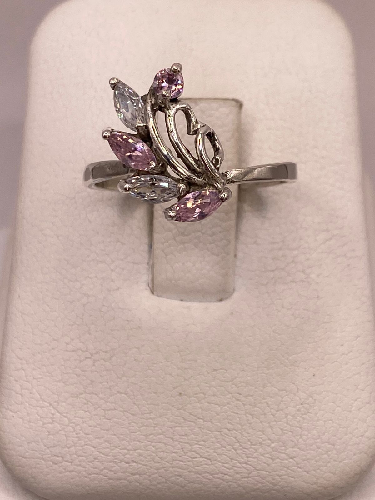 Anillo de Plata 925 con Zirconias Rosas y Blancas, Diseño Floral Abstracto, vista frontal