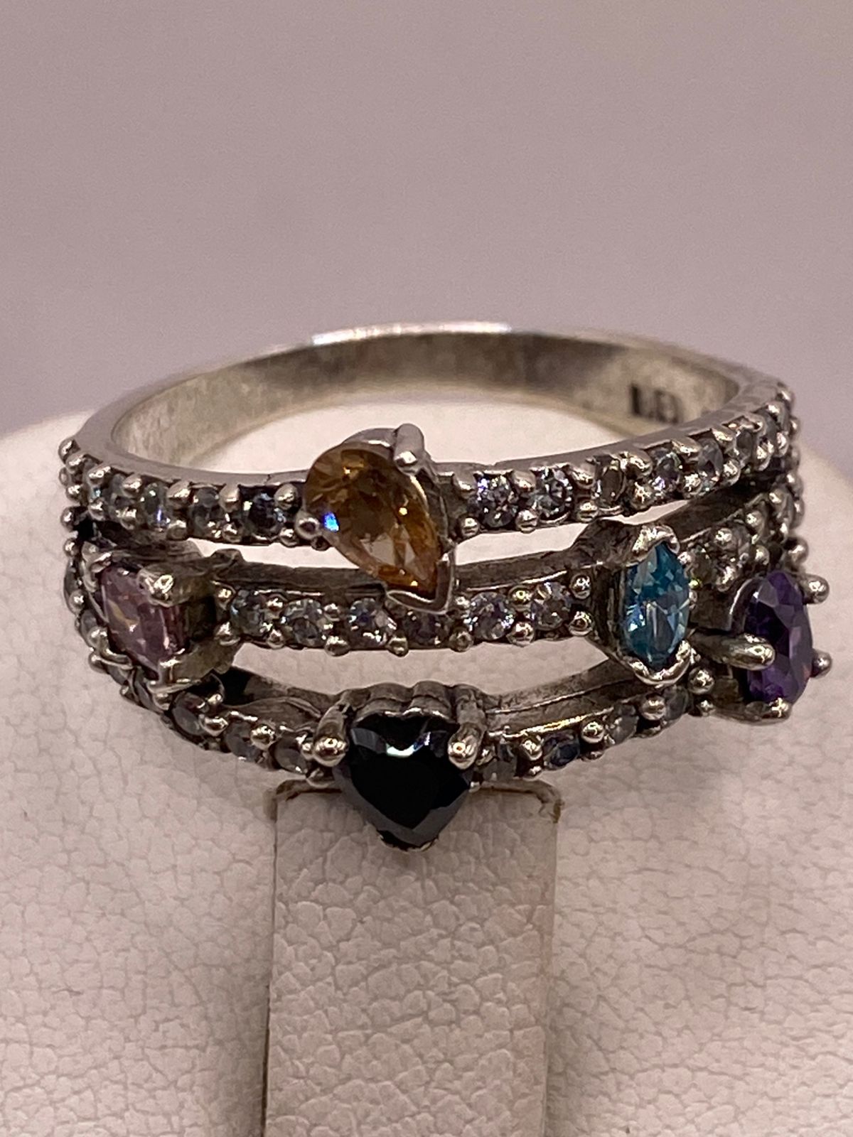 Anillo de Plata 925 con Zirconias Multicolor, Diseño Triple Banda, sello de autenticidad Plata Ley .925