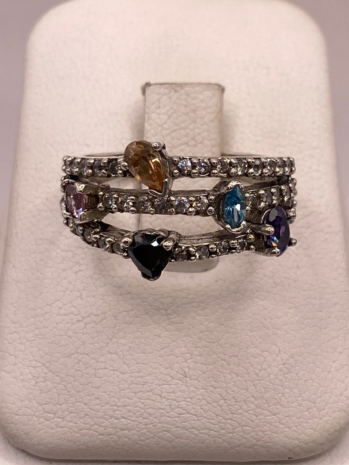 Anillo de Plata 925 con Zirconias Multicolor, Diseño Triple Banda, vista de detalle