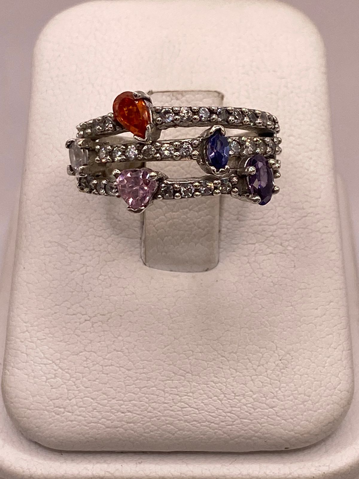 Anillo de Plata 925 con Zirconias Multicolor Diseño Triple Banda Elegante — ángulo diagonal