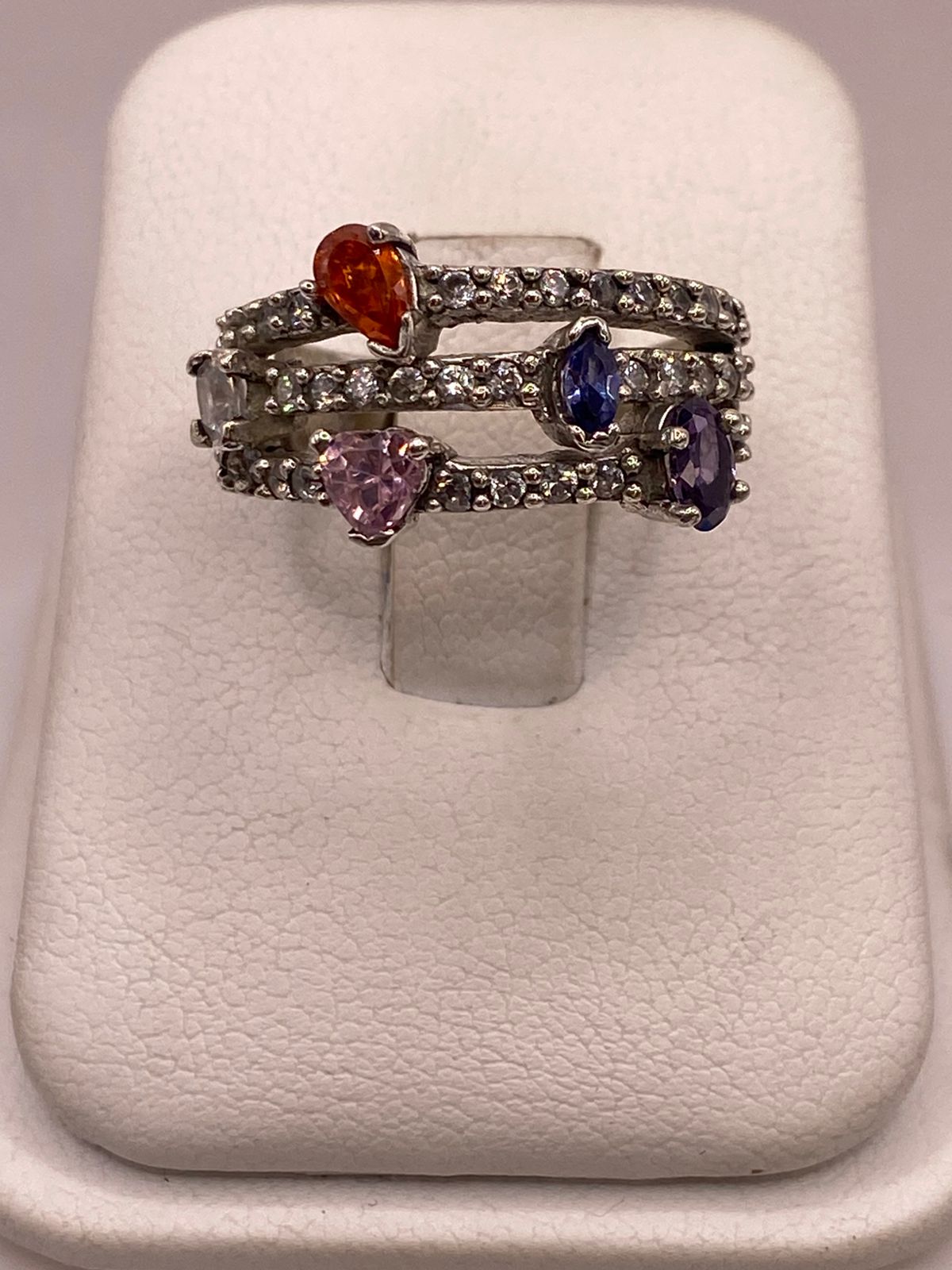 Anillo de Plata 925 con Zirconias Multicolor Diseño Triple Banda Elegante, vista de detalle