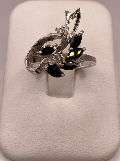 Anillo de Plata 925 con Zirconias Negras Diseño Floral Abstracto, vista frontal