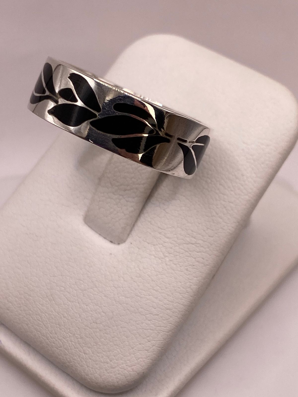 Anillo de Plata .925 con Obsidiana y Figuras de Hojas, sello de autenticidad Plata Ley .925