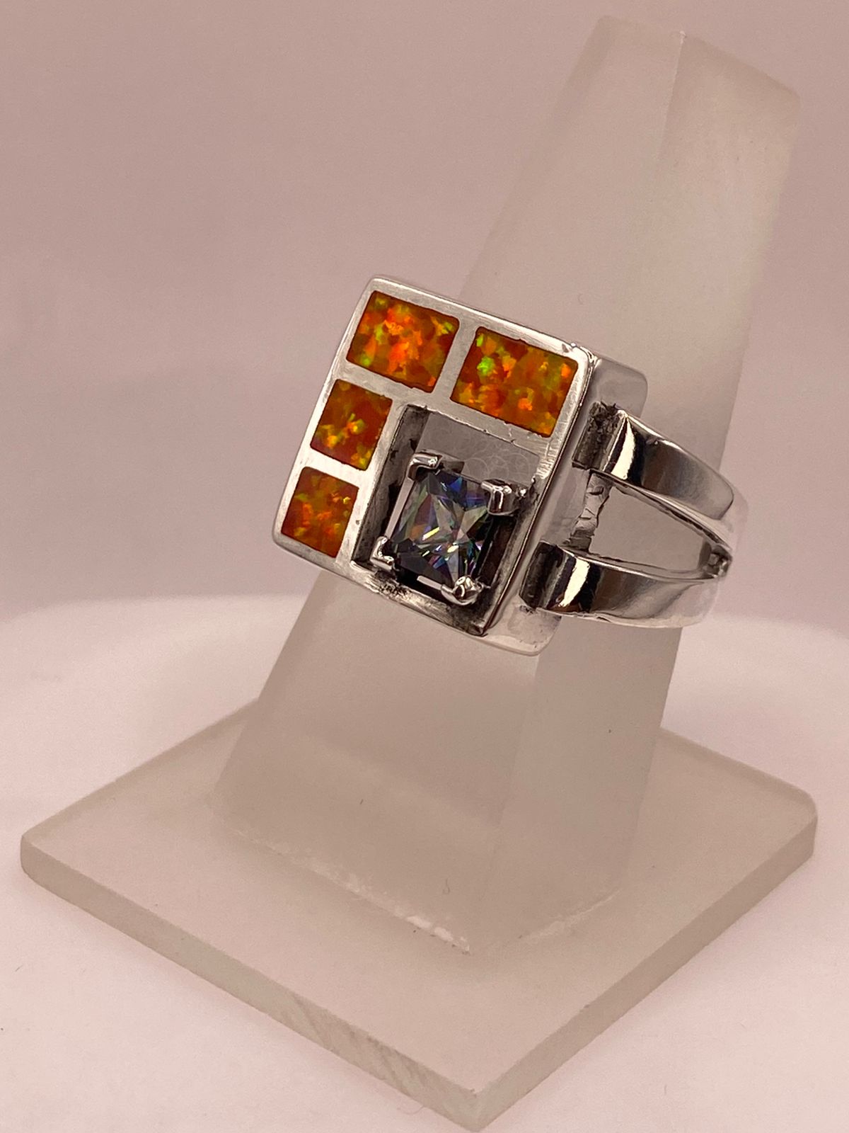 Anillo de Plata .950 con Ópalo de Fuego y Zirconia Multicolor Diseño Geométrico, vista frontal