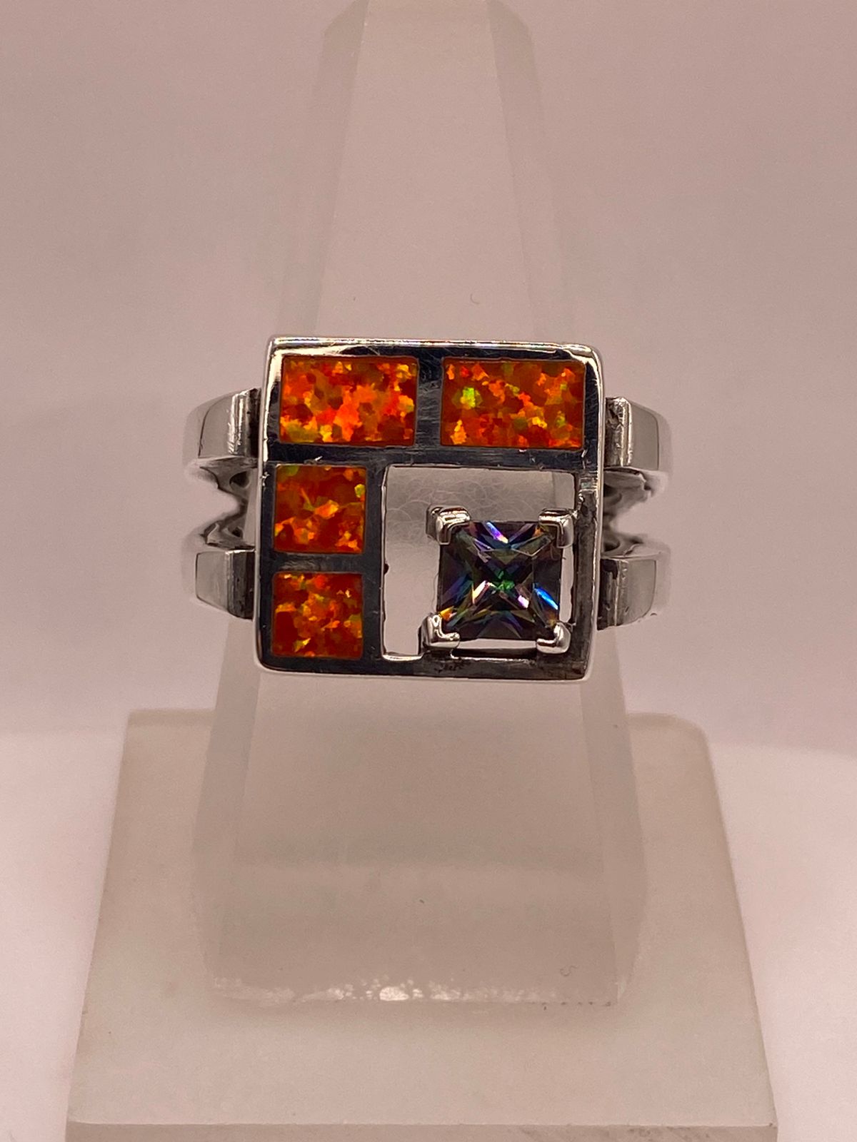 ANILLO DE PLATA .950 CON ÓPALO DE FUEGO Y ZIRCONIA MULTICOLOR DISEÑO GEOMÉTRICO, vista superior