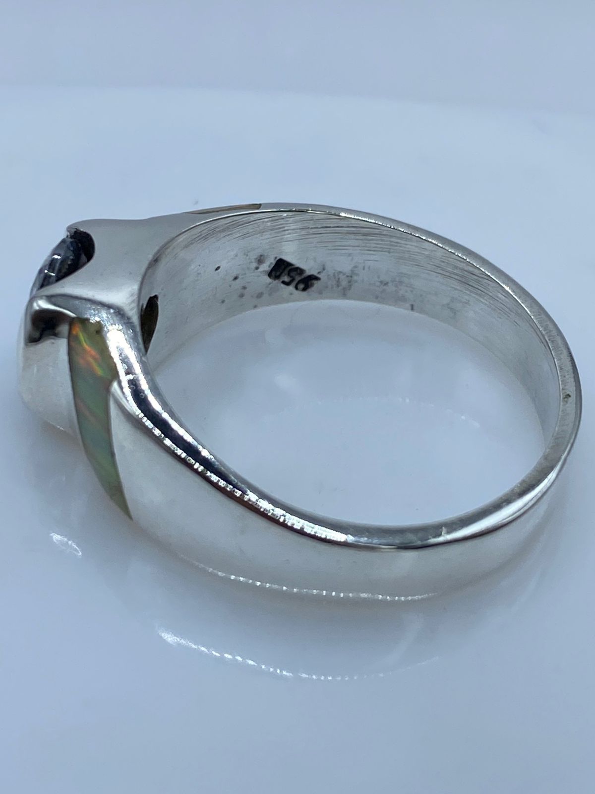 Anillo de Plata .950 con Ópalo de Fuego y Zirconia Blanca, sello de autenticidad Plata Ley .925