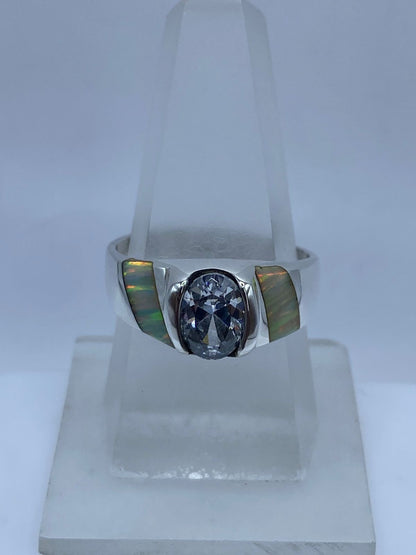 Anillo de Plata .950 con Ópalo de Fuego y Zirconia Blanca — ángulo diagonal