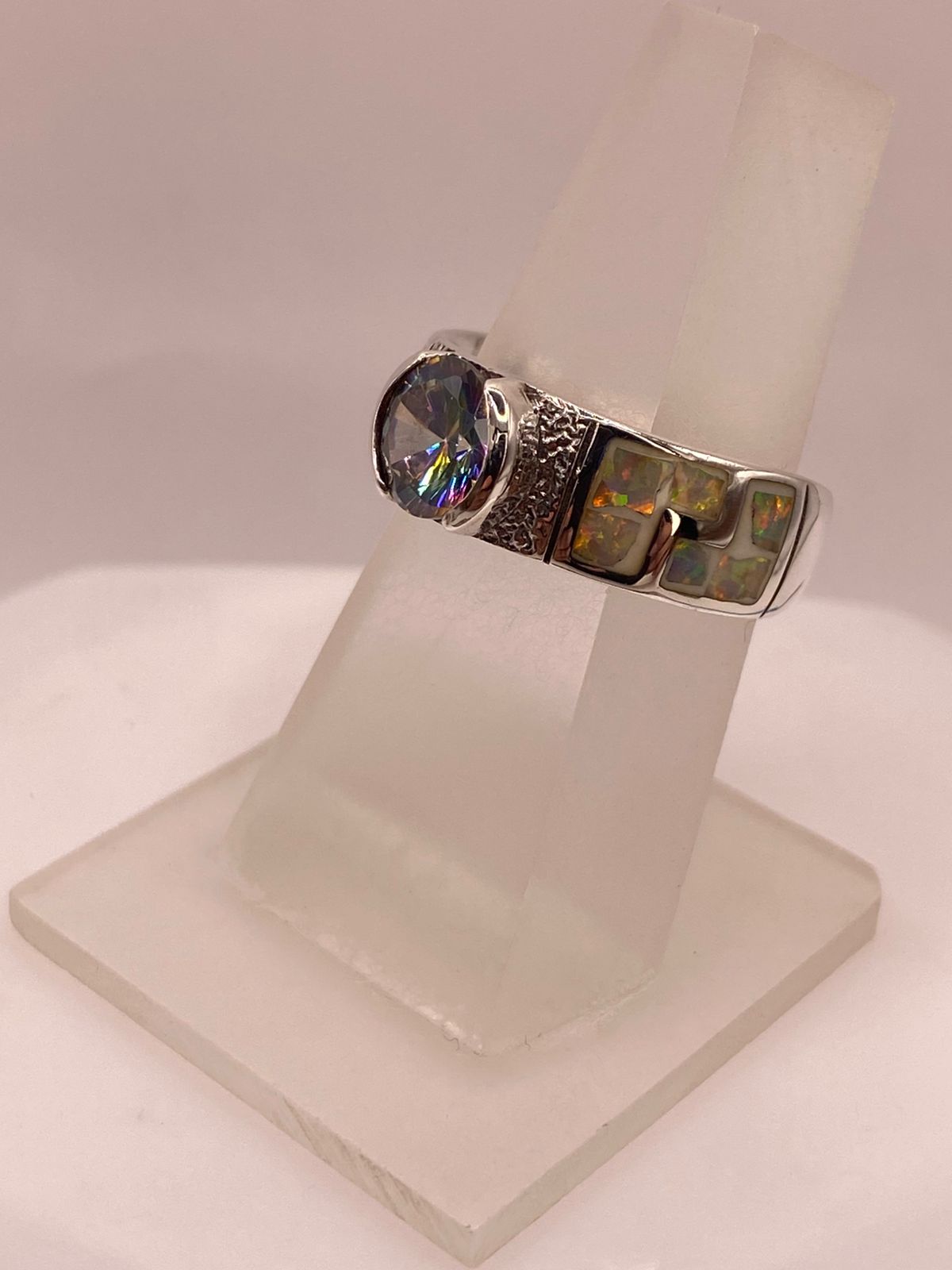 Anillo de Plata .950 con Ópalo de Fuego y Zirconia Multicolor Diseño Greca, vista frontal