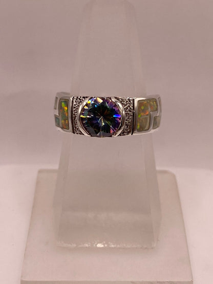 Anillo de Plata .950 con Ópalo de Fuego y Zirconia Multicolor Diseño Greca — ángulo diagonal