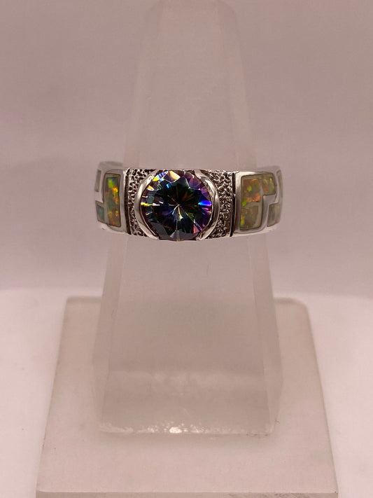 Anillo de Plata .950 con Ópalo de Fuego y Zirconia Multicolor Diseño Greca — ángulo diagonal