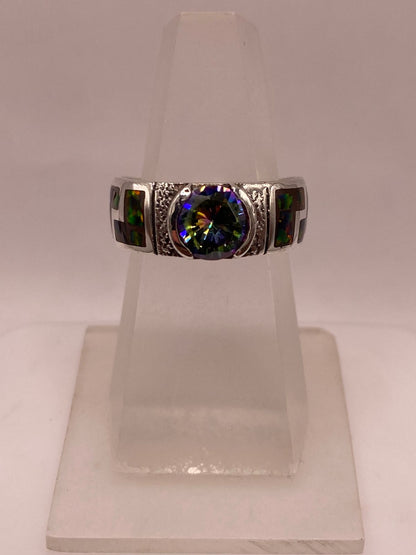 Anillo de Plata .950 con Ópalo de Fuego y Zirconia Multicolor Diseño Greca — ángulo diagonal
