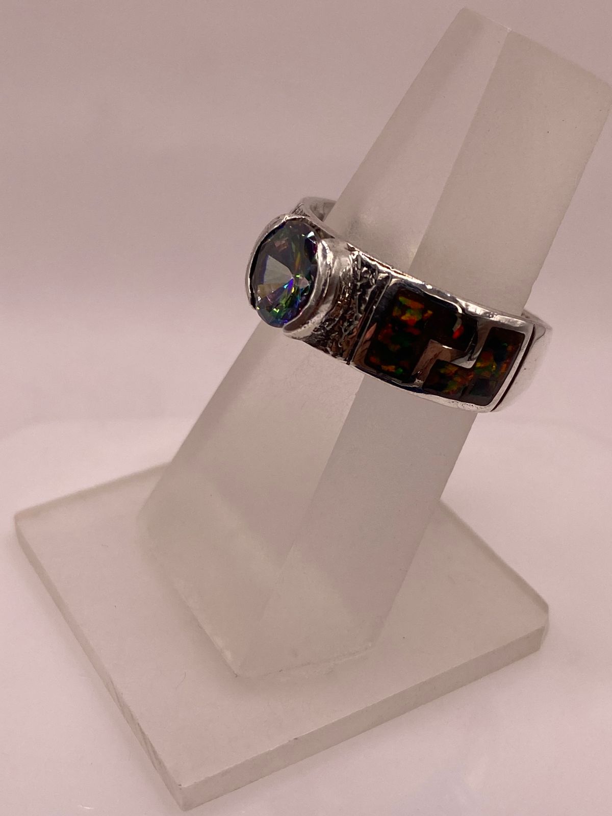 Anillo de Plata .950 con Ópalo de Fuego y Zirconia Multicolor Diseño Greca, vista frontal
