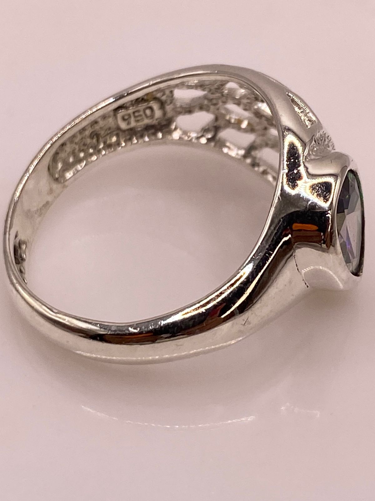 Anillo de Plata 950 con Zirconia Verde Mística Corte Pera, sello de autenticidad Plata Ley .925
