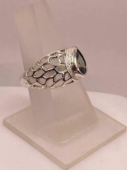 Anillo de Plata 950 con Zirconia Verde Mística Corte Pera, vista de detalle