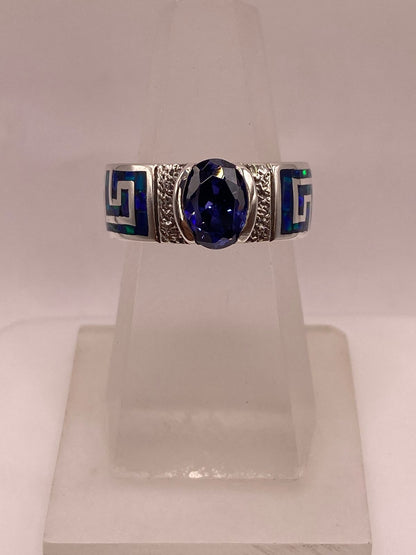 Anillo de Plata .950 con Ópalo de Fuego y Zirconia Azul – Diseño Greca — ángulo diagonal