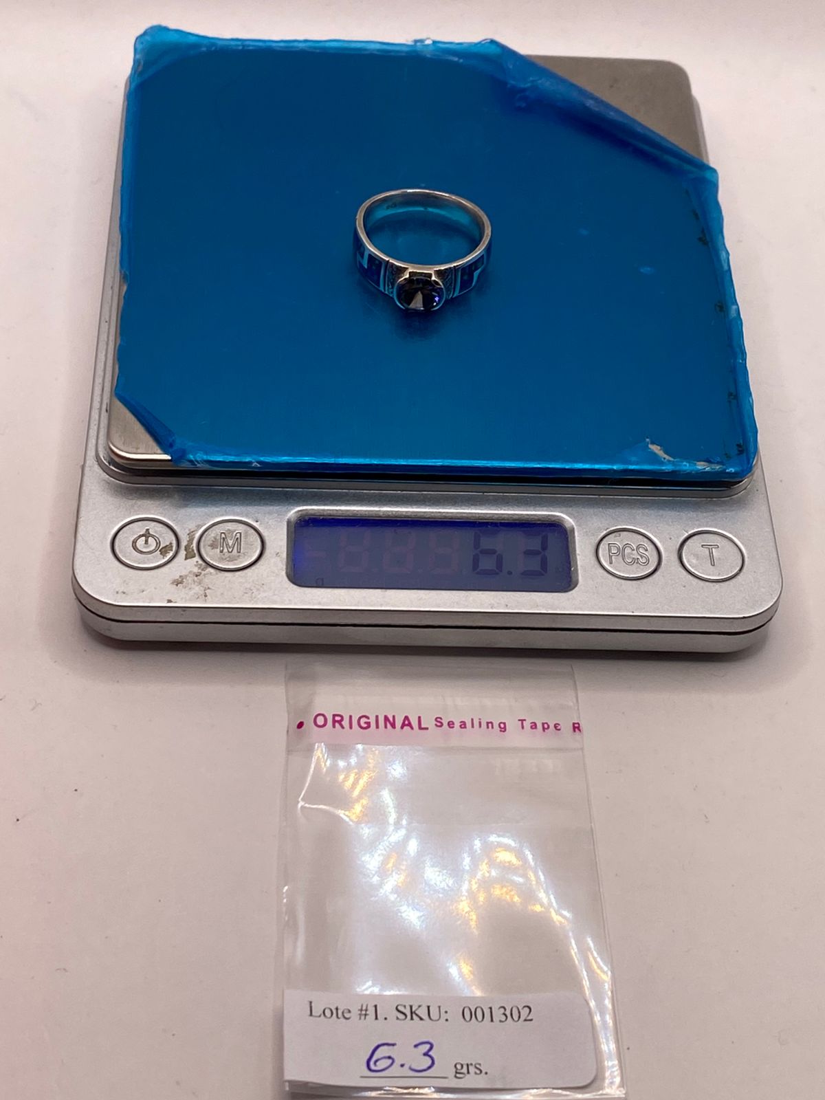 Anillo de Plata .950 con Ópalo de Fuego y Zirconia Multicolor Diseño Greca, peso en gramos (báscula)