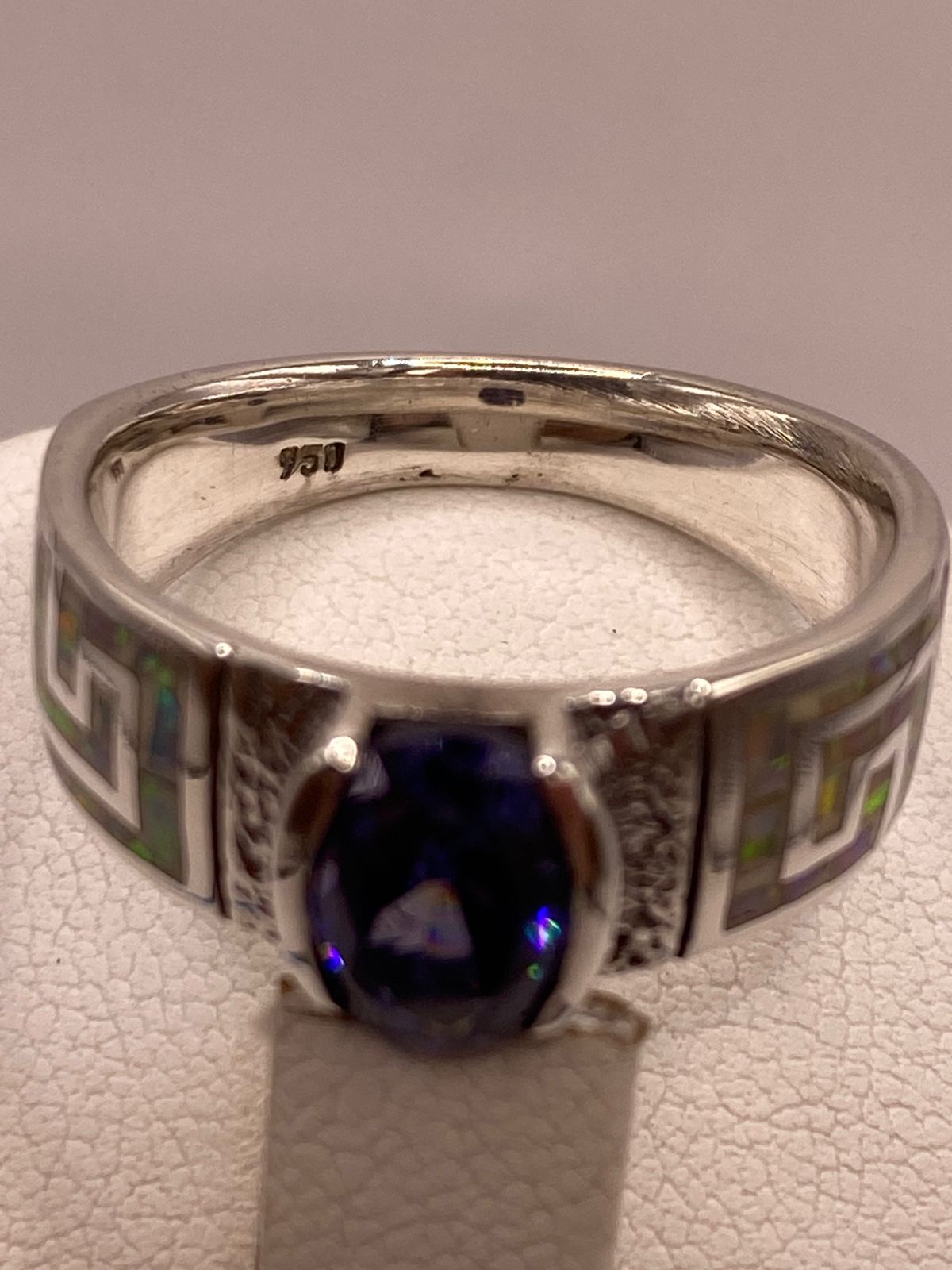 Anillo de Plata .950 con Ópalo de Fuego y Zirconia Azul – Diseño Greca, sello de autenticidad Plata Ley .925