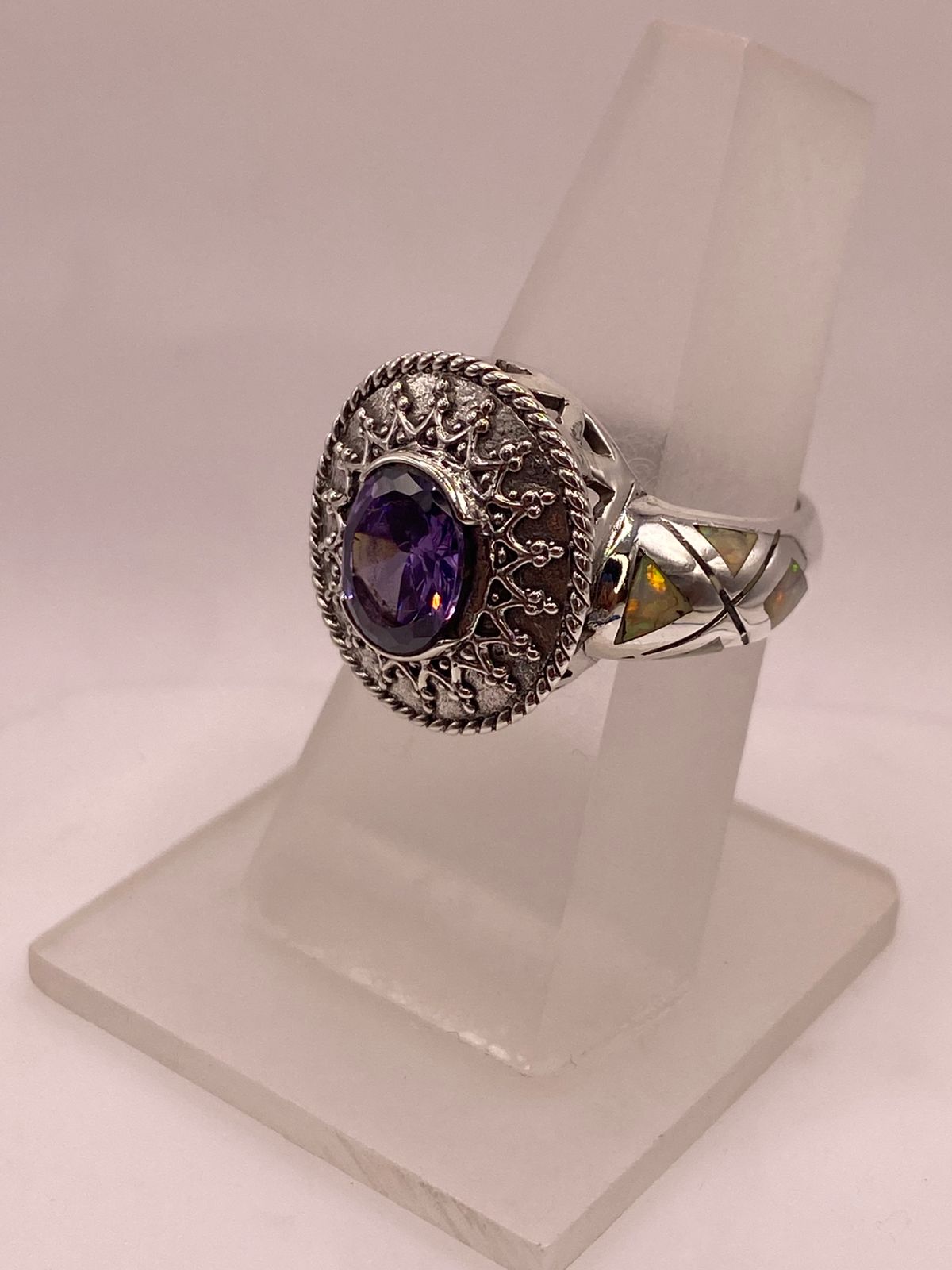 Anillo de Plata .950 con Zirconia Violeta y Ópalo de Fuego Diseño Real, vista frontal