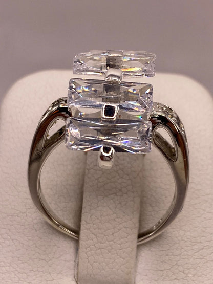 Anillo de Plata Ley 925 con Zirconias Blancas Rectangulares, sello de autenticidad Plata Ley .925