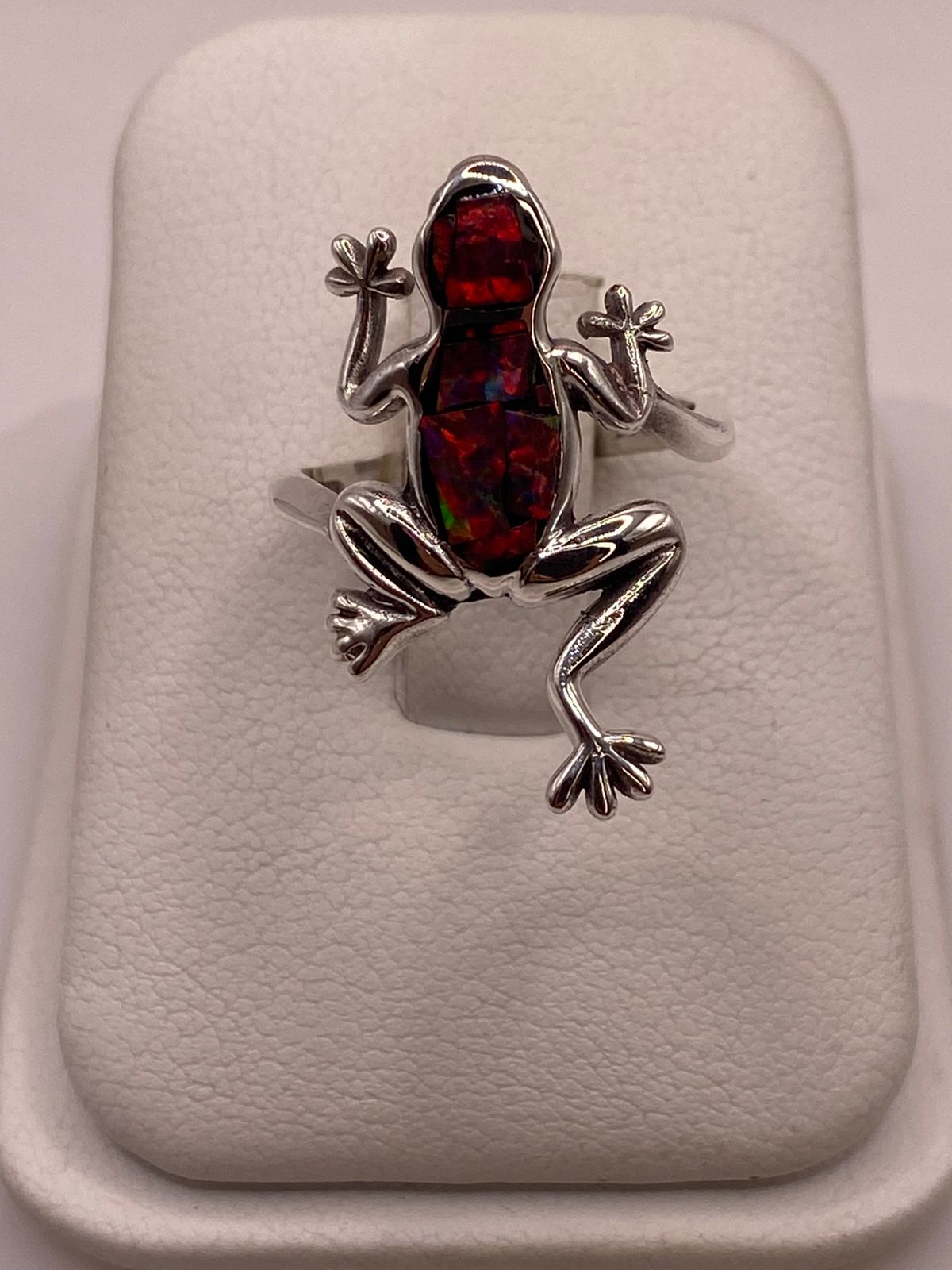 Anillo de Rana en Plata Ley .950 con Ópalo de Fuego, vista lateral