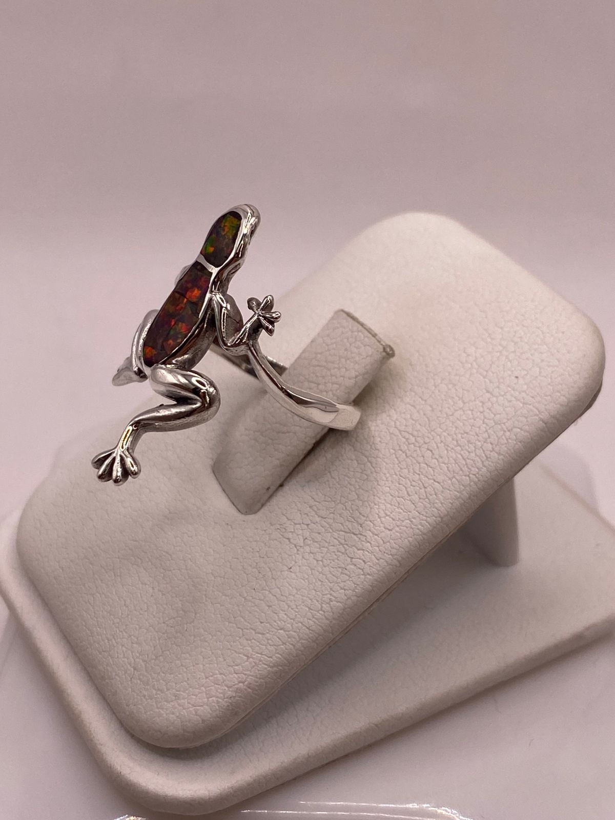 Anillo de Rana en Plata Ley .950 con Ópalo de Fuego, vista frontal