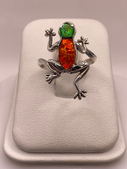 Anillo de Rana de Plata Ley 950 con Ópalo de Fuego, vista de detalle