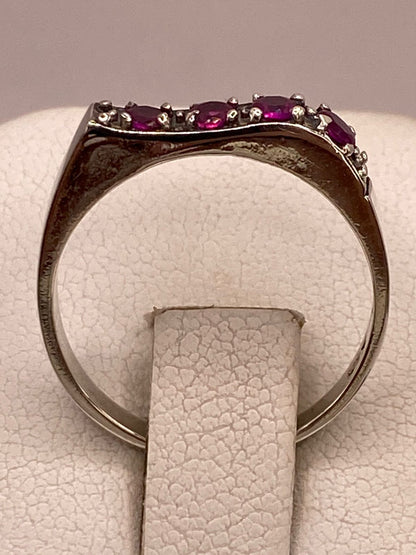 Anillo Recto con Zirconias Fucsia en Plata Ley 925, vista superior