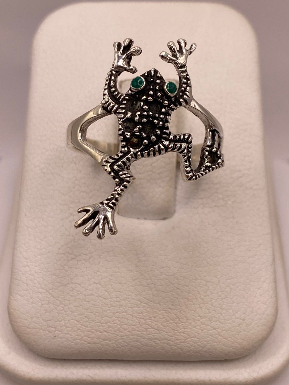 Anillo Sapo Artesanal con Marquesitas en Plata Ley 925 — vista lateral