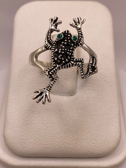 Anillo Sapo Artesanal con Marquesitas en Plata Ley 925 — vista lateral