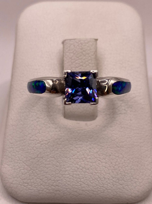 Anillo Soliratio de Plata Ley 950 con Ópalo de Fuego y Zirconia en báscula mostrando peso