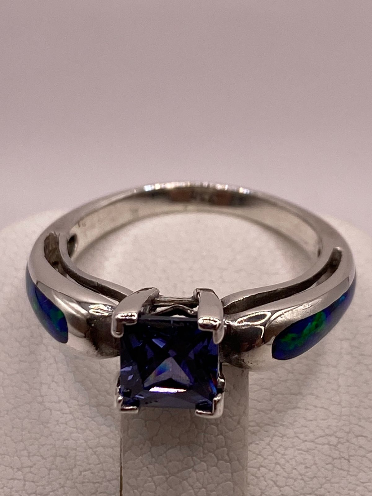 Anillo Soliratio de Plata Ley 950 con Ópalo de Fuego y Zirconia, vista superior