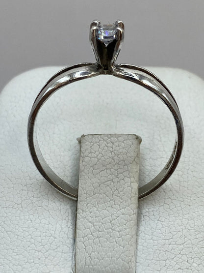 Anillo Solitario Abierto con Zirconia Blanca en Plata Ley 925