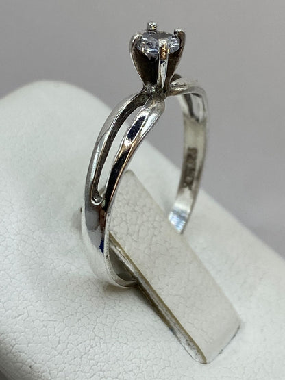 Anillo Solitario Abierto con Zirconia Blanca en Plata Ley 925, vista posterior