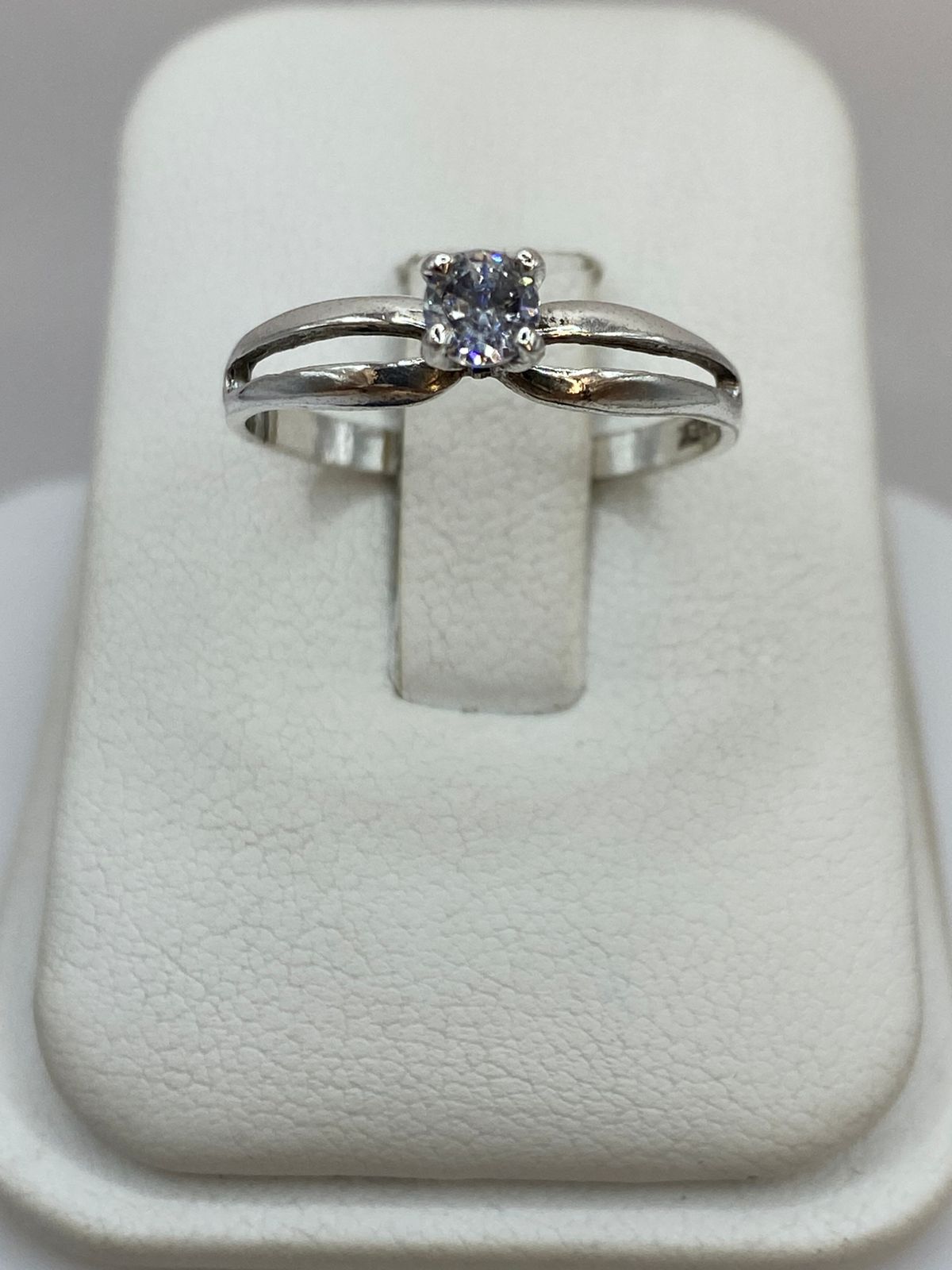 Anillo Solitario Abierto con Zirconia Blanca en Plata Ley 925 — imagen 9