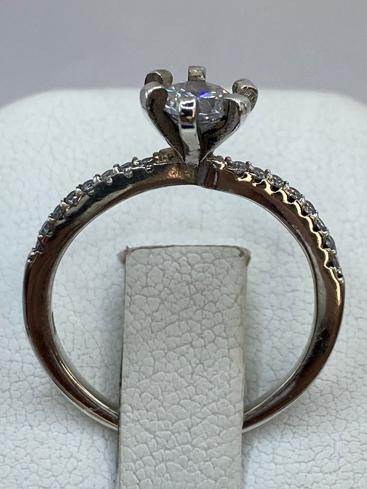 Anillo Solitario Clásico con Zirconia en Plata 925